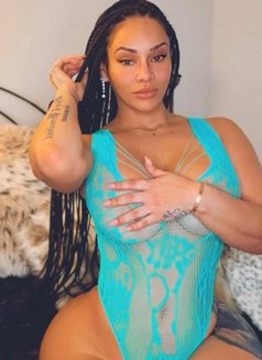 Clara - escort in Sheffield Photo 1 of 2
