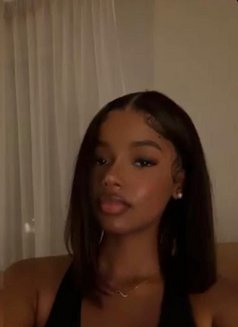 Clara - escort in Abu Dhabi Photo 3 of 3