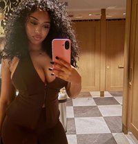 Clara - escort in Muscat