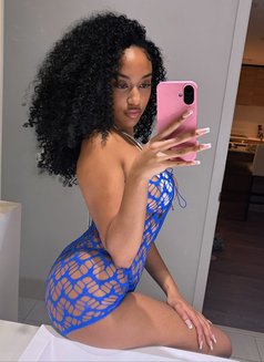 Clara - escort in Muscat Photo 3 of 4