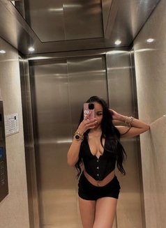 Clara - puta in Dubai Photo 3 of 4