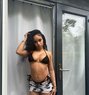 Clara - puta in Dubai Photo 5 of 5