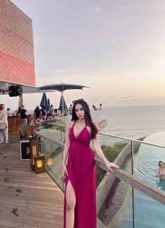 Clara - escort in Singapore Photo 1 of 5