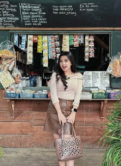 Clara - escort in Surabaya Photo 3 of 7