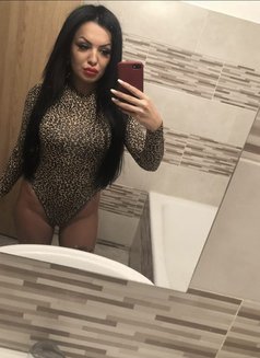 Clara - escort in Beirut Photo 7 of 7