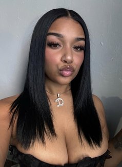 Clara - escort in Muscat Photo 1 of 4