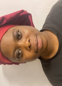 Clara - puta in Lagos, Nigeria Photo 1 of 1