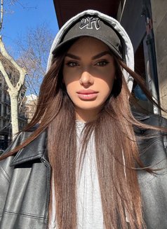 Clara; THE MOST FEMENINE TS - Acompañantes transexual in Athens Photo 22 of 23