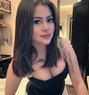 Clarisa - puta in Singapore Photo 1 of 8