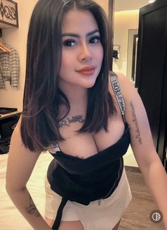 Clarisa - escort in Singapore Photo 1 of 8