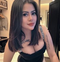 Clarisa - puta in Singapore Photo 1 of 8