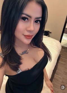 Clarisa - escort in Singapore Photo 2 of 8