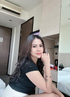 Clarisa - escort in Singapore Photo 5 of 8