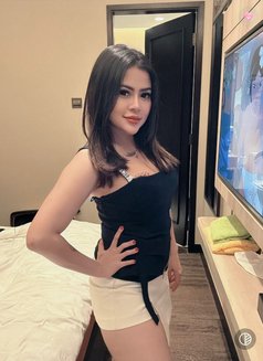 Clarisa - escort in Singapore Photo 6 of 8