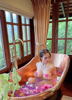 I am Clarissa Fancy & Exclusive Girl - puta in Bali Photo 1 of 12