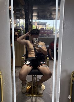Clark - Male escort in Manila Photo 7 of 9
