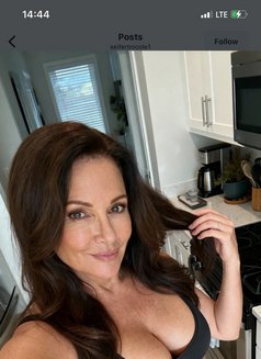 Classy Argentinian Auntie Dina - escort in Singapore Photo 8 of 8