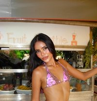 Classy Beach Girl Available - Transsexual escort in Singapore