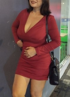 CLASSY , FRIENDLY, SARAH - escort in Manila Photo 6 of 7