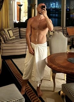 Alan - Dominant VIP Male Escort in Dubai - Acompañantes masculino in Dubai Photo 6 of 8