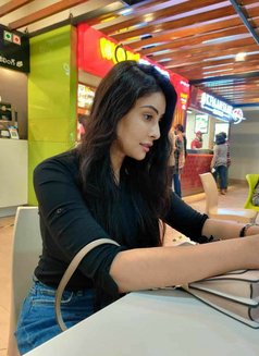 Classy Rithika - puta in Hyderabad Photo 3 of 4