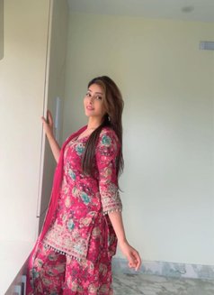 Classy Rithika - puta in Hyderabad Photo 2 of 11