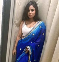 Classy Russian & Indian Escorts - puta in Gurgaon Photo 2 of 2