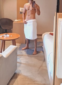 Classyguy - Male escort in Mumbai Photo 3 of 5