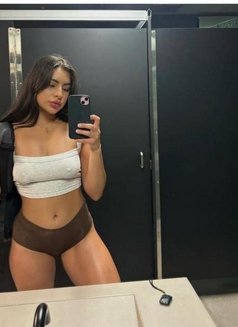 Claudia - escort in Osaka Photo 7 of 10