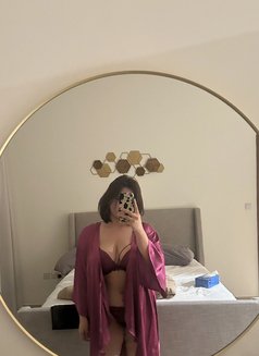 Claudia - puta in Dubai Photo 1 of 2