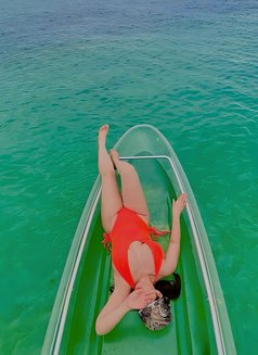 Claudia - escort in Manila Photo 5 of 7