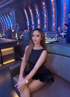 Claudia - escort in Bali Photo 2 of 3