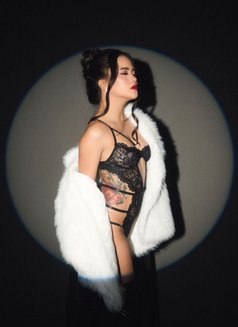 Claudine - escort in Makati City Photo 2 of 8