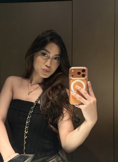 Claudine - Transsexual escort in Manila Photo 18 of 18