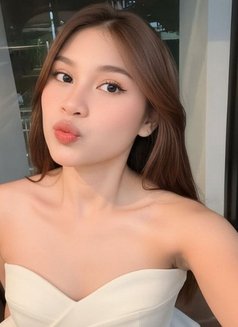 Claudya - escort in Singapore Photo 1 of 11