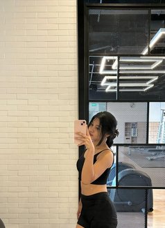 Claudya - escort in Singapore Photo 8 of 11