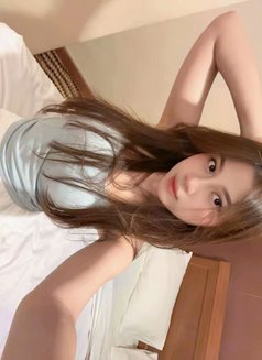 Claudya - escort in Singapore Photo 11 of 11