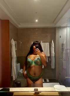 Cleo Curves - puta in İstanbul Photo 9 of 16