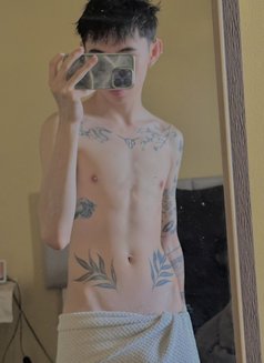 Cleo - Male escort in Manila Photo 2 of 11