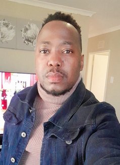 Cliff - Masajista in Roodeport Photo 1 of 3