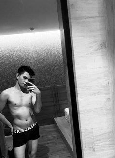 Climax Hot Available Dixter - Male escort in Johor Bahru Photo 1 of 3