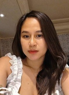 Cloe - escort in Mumbai Photo 3 of 8