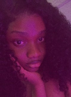 Clover - Transsexual escort in Bamako Photo 9 of 12