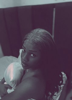Clover - Transsexual escort in Bamako Photo 12 of 12