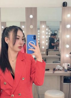 Clowie - escort in Bali Photo 2 of 3