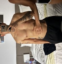 Clubbin - Acompañantes masculino in Dubai