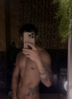 Clubbin - Acompañantes masculino in Dubai Photo 4 of 6