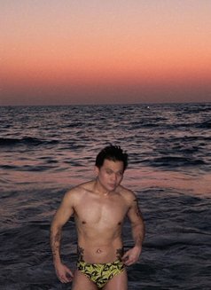 Clubbin - Male escort in Dubai Photo 7 of 8