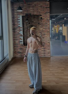 Clubbin - Acompañantes masculino in Dubai Photo 5 of 10