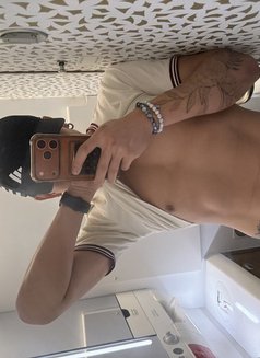 Clubbin - Acompañantes masculino in Dubai Photo 8 of 10